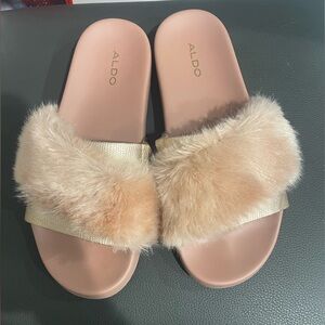 Aldo Slides